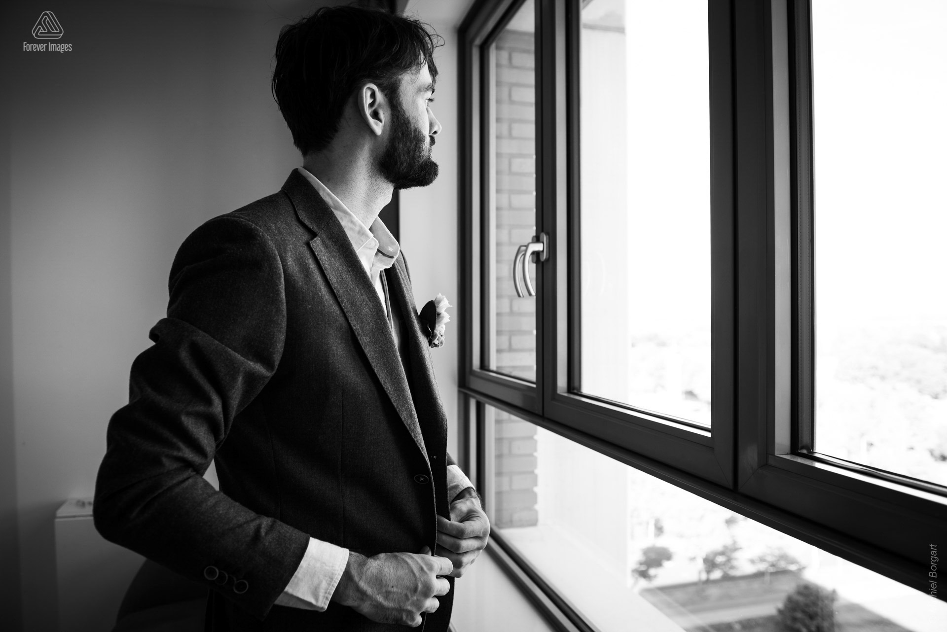 Wedding photo black and white B&W groom on his own | Wedding Photographer Michiel Borgart - Forever Images.