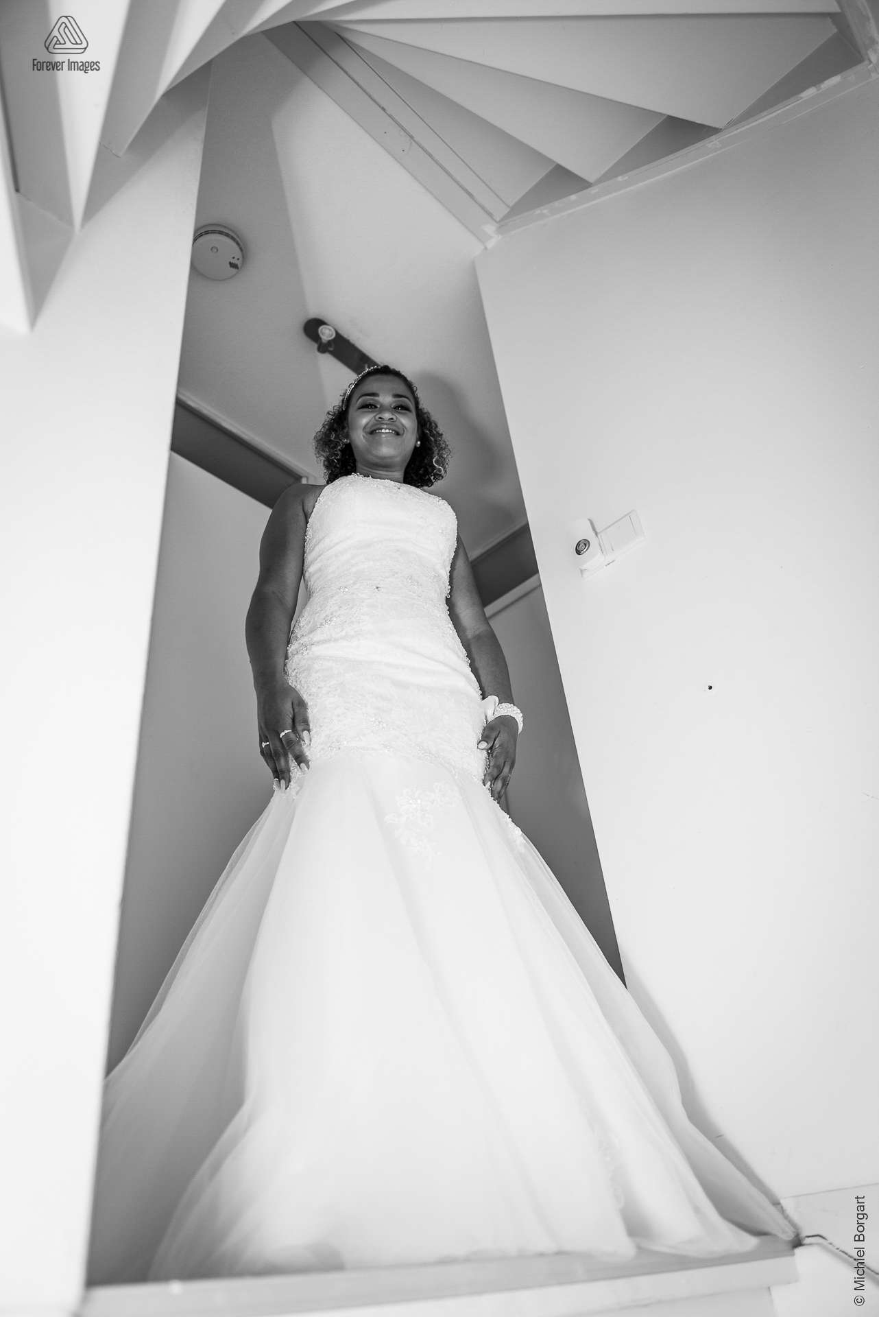 Bridal photo black and white on top of the world | Kamiel Elseric | Wedding Photographer Michiel Borgart - Forever Images.