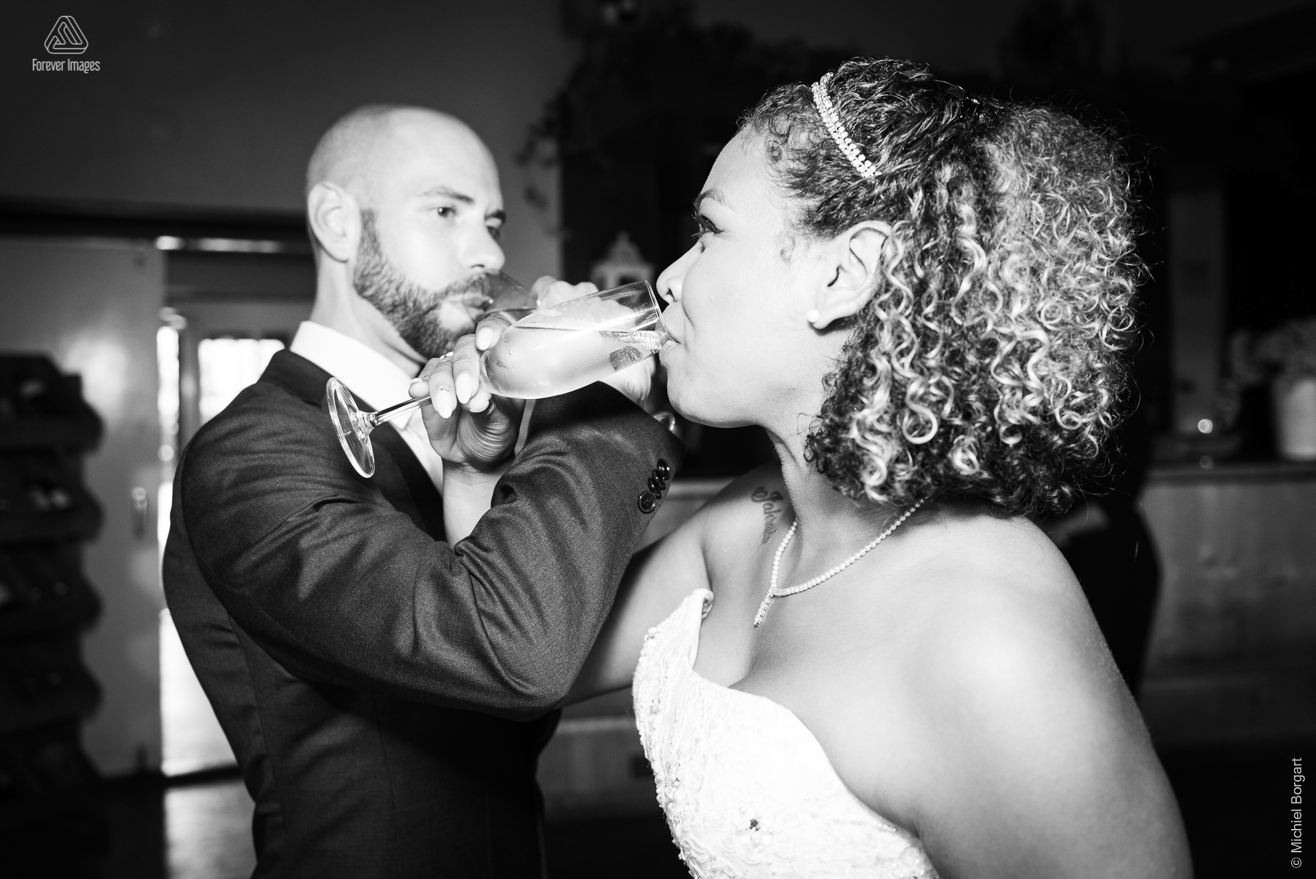 Bridal photo black and white B&W finally the cheers | Kamiel Elseric | Wedding Photographer Michiel Borgart - Forever Images.