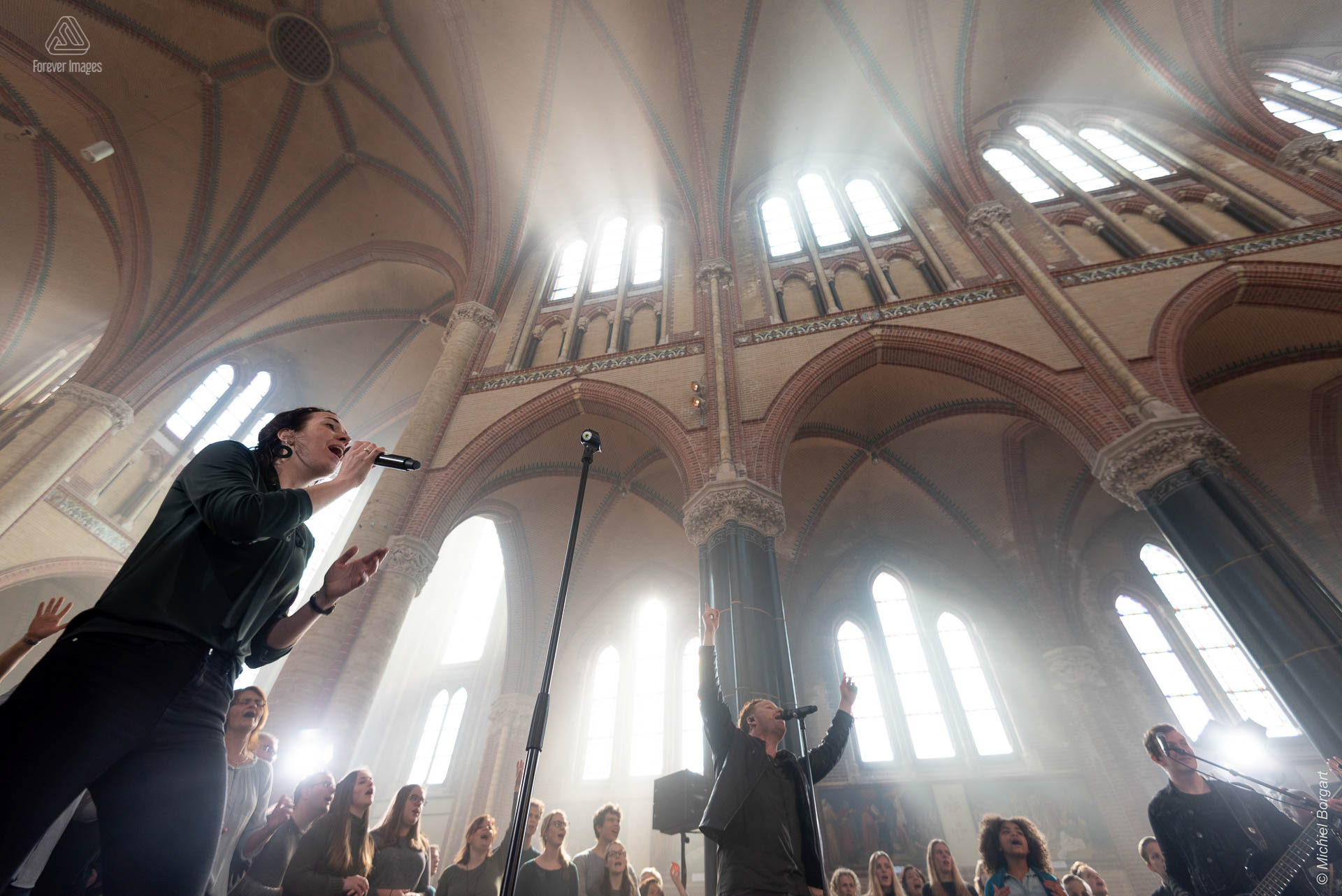 Worship concert zangeres aanbiddingsleider | InSalvation Gouwekerk Gouda Jafeth Bekx Andy Stuijzand | Fotograaf Michiel Borgart - Forever Images.