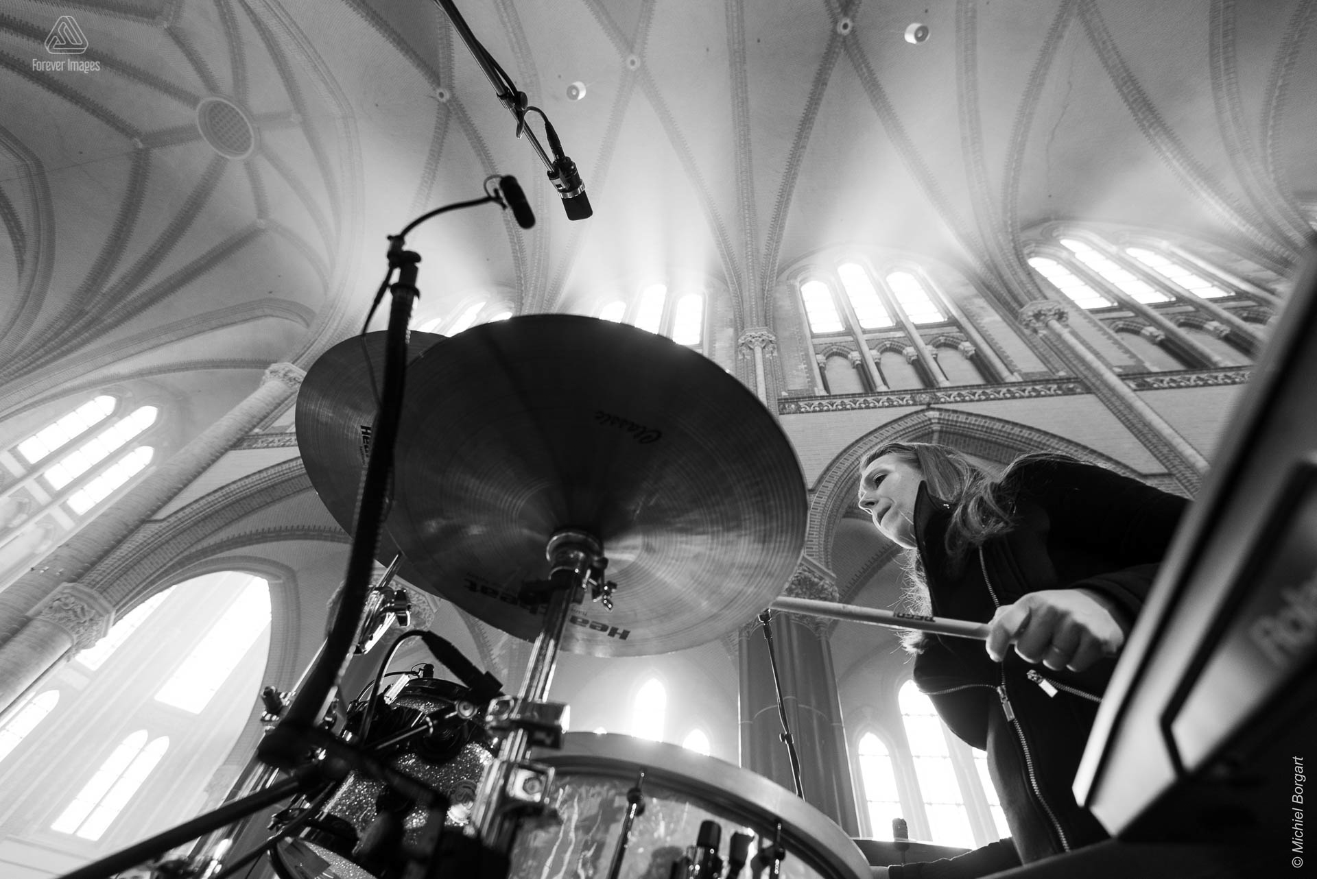 black and white B&W photo neo-gothic worship drummer | InSalvation Gouwekerk Gouda Tanja van Schuylenburg | Photographer Michiel Borgart - Forever Images.