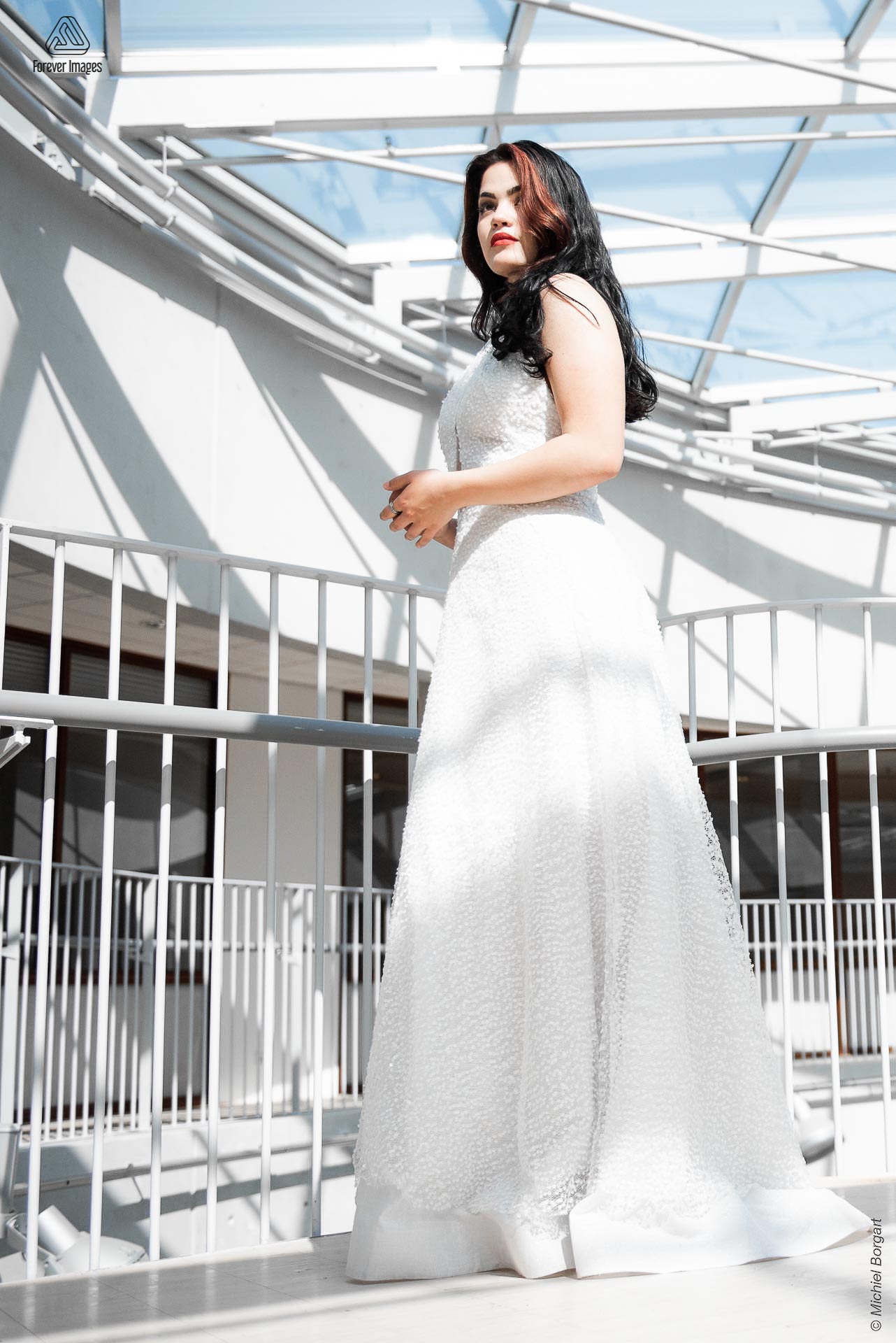 Fashion photo glamor beautiful lady white dress | Daphna Akkermans David Cardenas | Fashion Photographer Michiel Borgart - Forever Images.