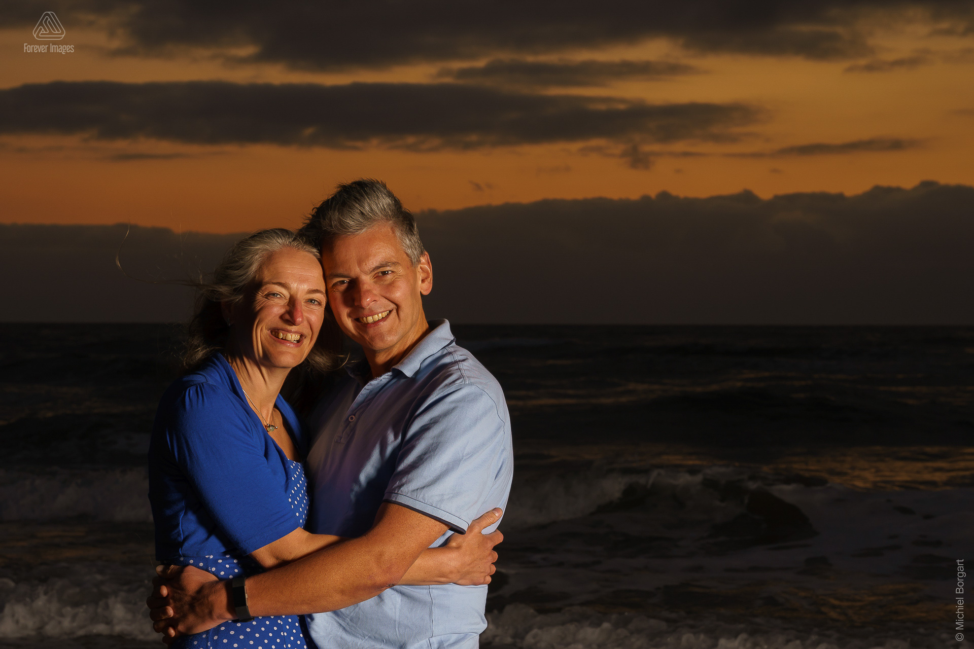 Portrait photo couple smiling on the beach | Harro Esther Mensa HiQ Magazine | Portrait Photographer Michiel Borgart - Forever Images.