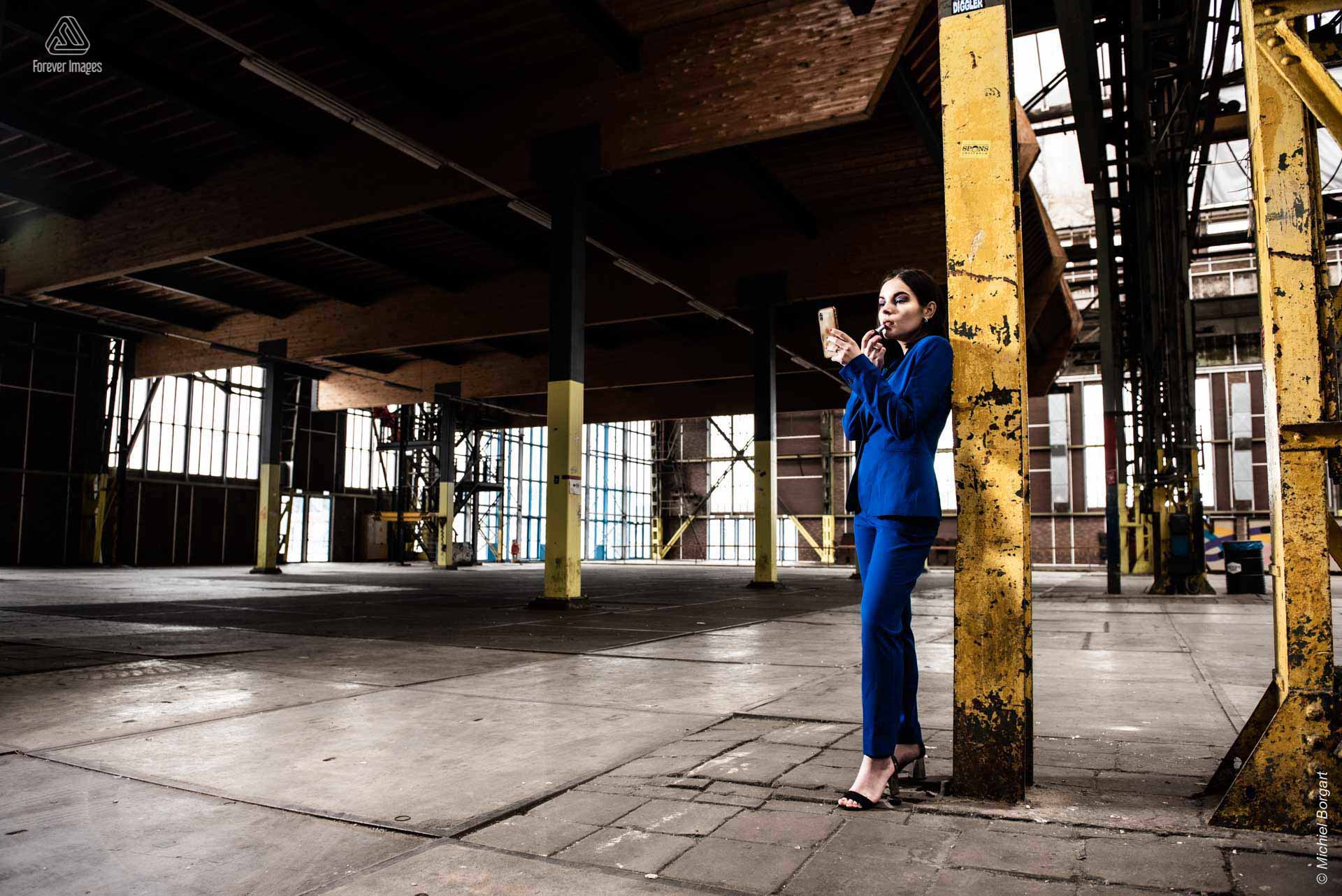Portrait photo lady in blue suit is getting ready | Isis Vaandrager NDSM Werf Amsterdam | Portrait Photographer Michiel Borgart - Forever Images.