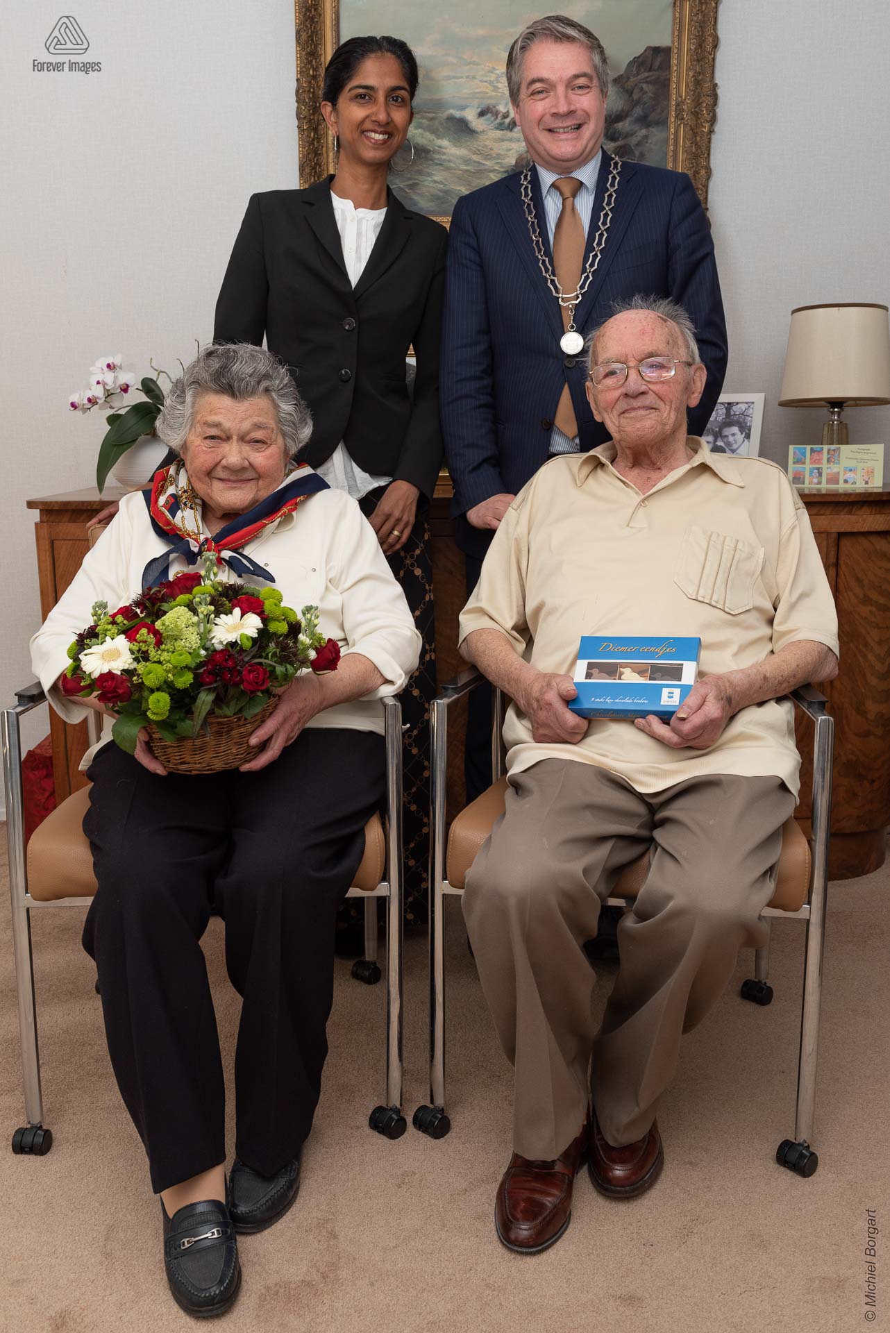 Portretfoto echtpaar Hesterman-Karmelk 70 jaar getrouwd | Burgemeester Diemen Erik Boog Wahida Amier | Portretfotograaf Michiel Borgart - Forever Images.