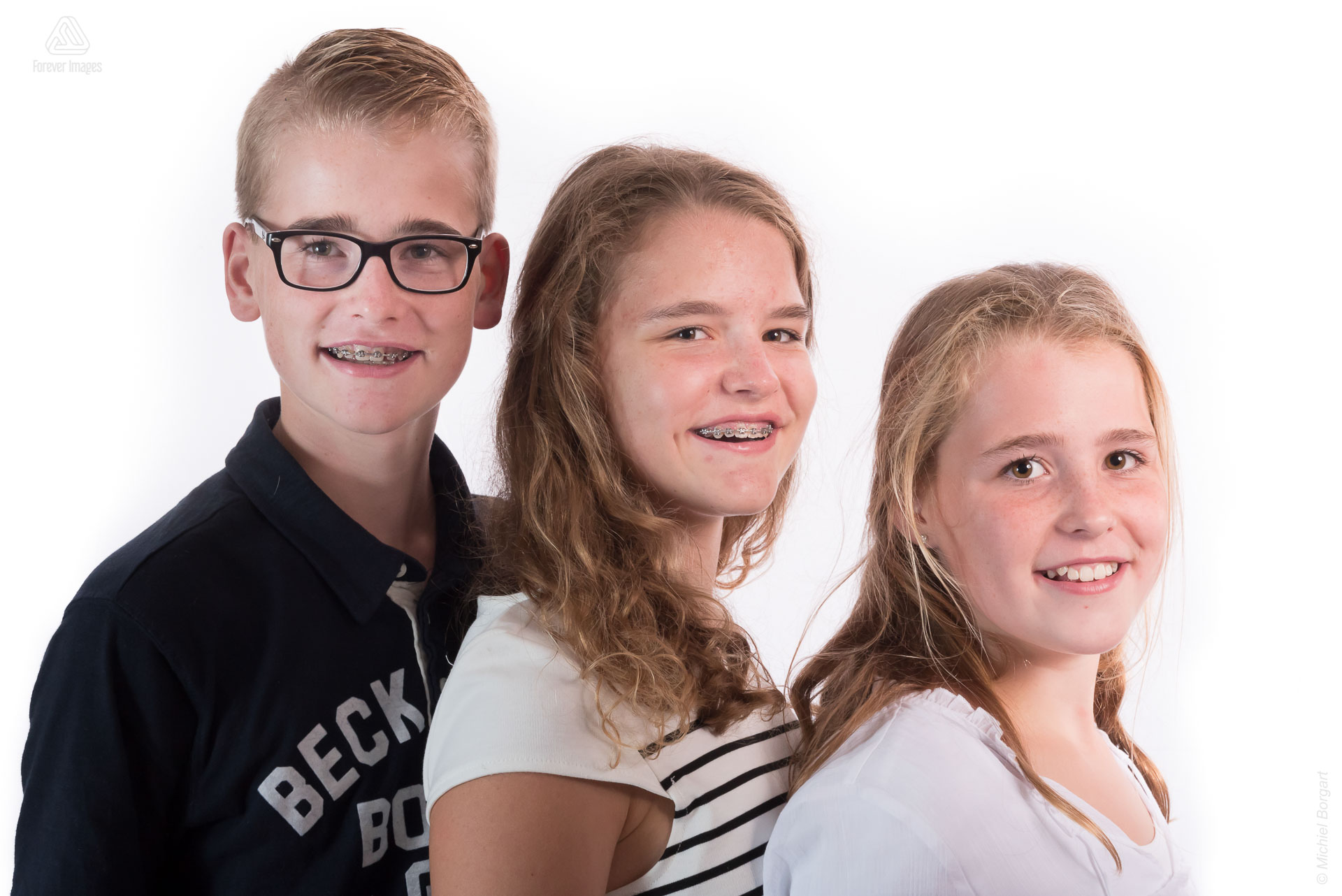Family photo of two sisters and brother | Nienke Thomas Anna | Portrait Photographer Michiel Borgart - Forever Images.