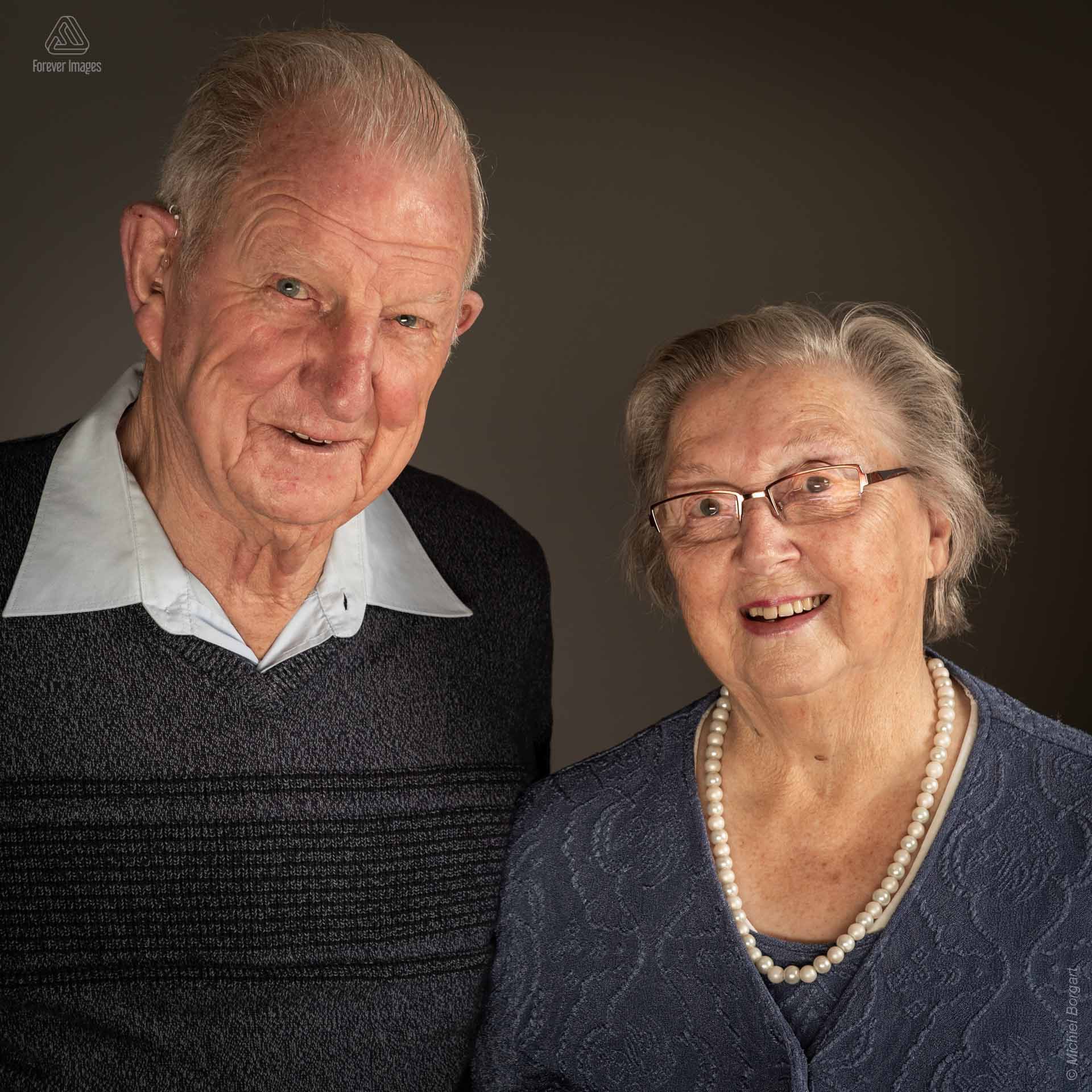 Portrait photo couple smiling together | Echtpaar Rakers | Portrait Photographer Michiel Borgart - Forever Images.