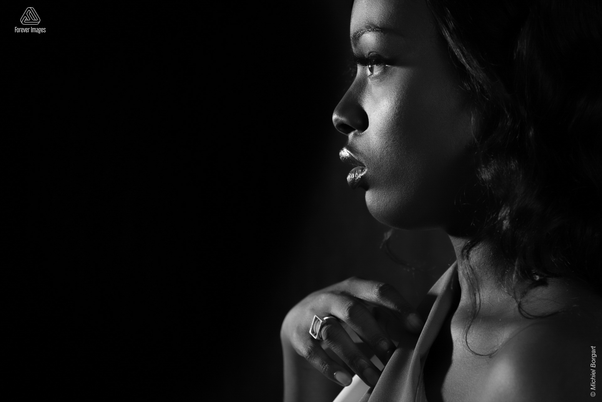Portrait photo black and white B&W low key | Stephanie Omogun Miss Eco Netherlands Vicky Foundation | Portrait Photographer Michiel Borgart - Forever Images.