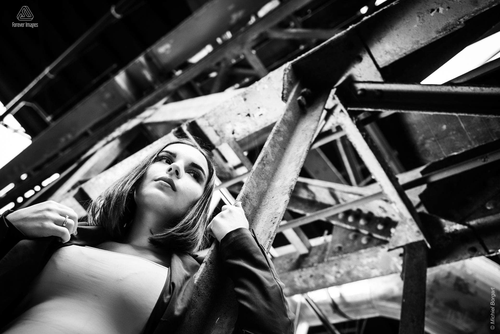 Portrait photo black and white B&W lady in steel construction | Isis Vaandrager NDSM Werf Amsterdam | Portrait Photographer Michiel Borgart - Forever Images.